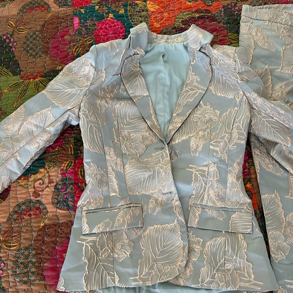 Chic Women's Blue and Cream Colored Pantsuit. Quite beautiful raised baroque. - Picture 9 of 14